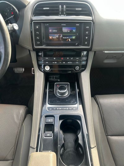 2018 Jaguar F-PACE 35t R-Sport Clean Carfax / Navigation / Power Sunroof / Power