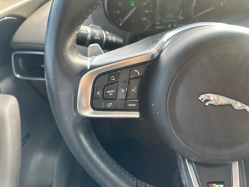 2018 Jaguar F-PACE 35t R-Sport Clean Carfax / Navigation / Power Sunroof / Power