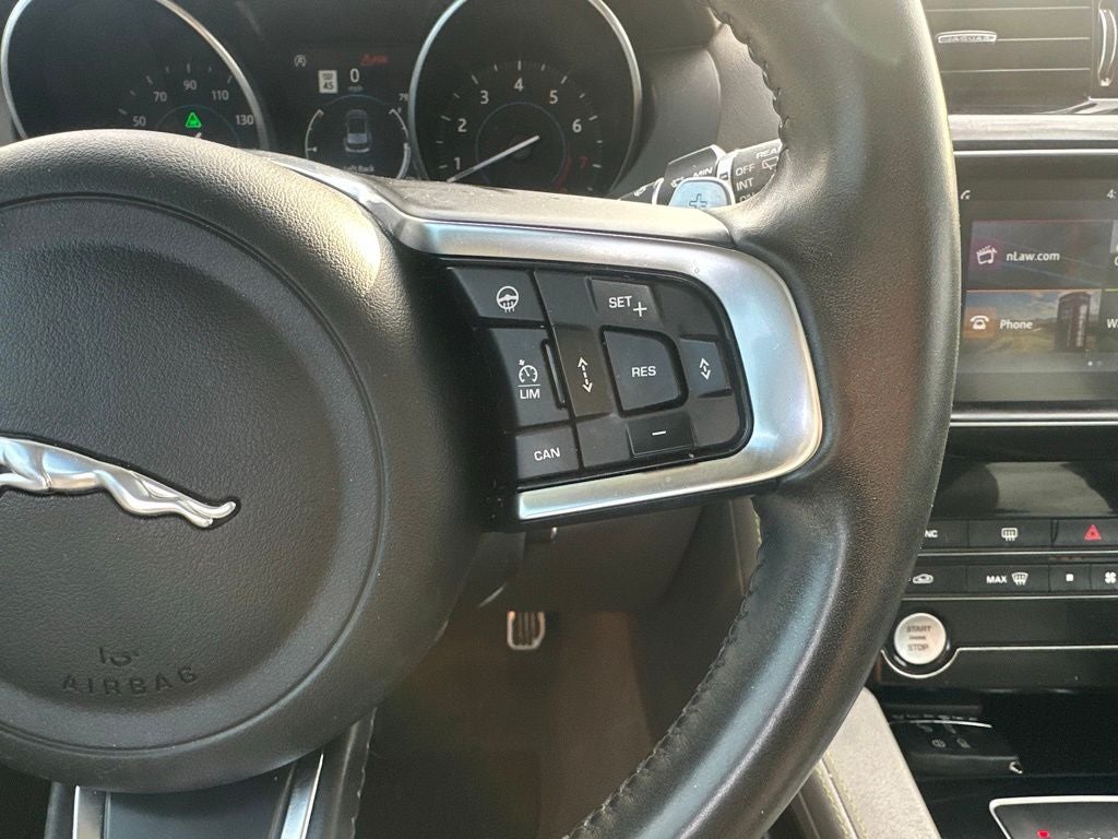 2018 Jaguar F-PACE 35t R-Sport Clean Carfax / Navigation / Power Sunroof / Power