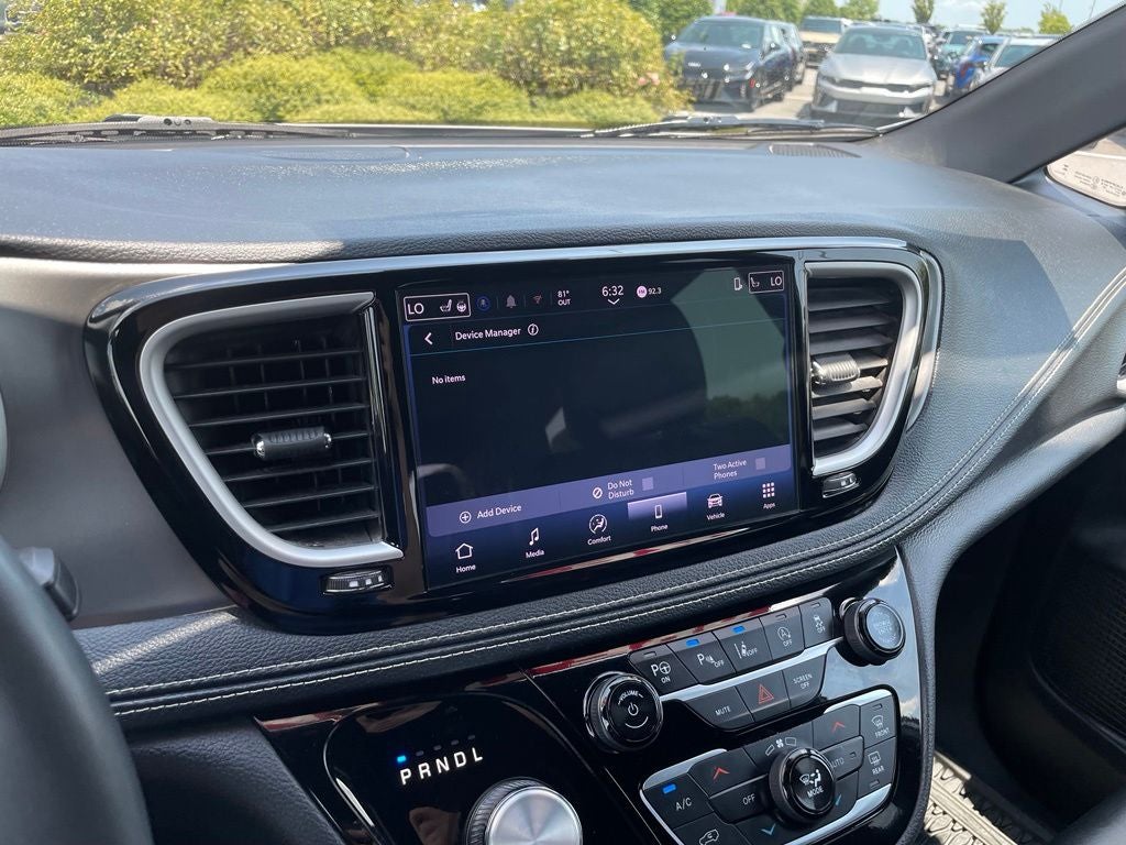 2025 Chrysler Pacifica Select
