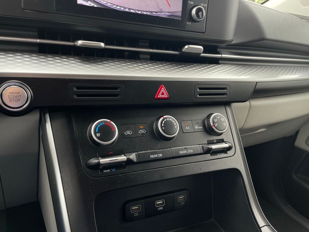 2024 Kia Carnival LX