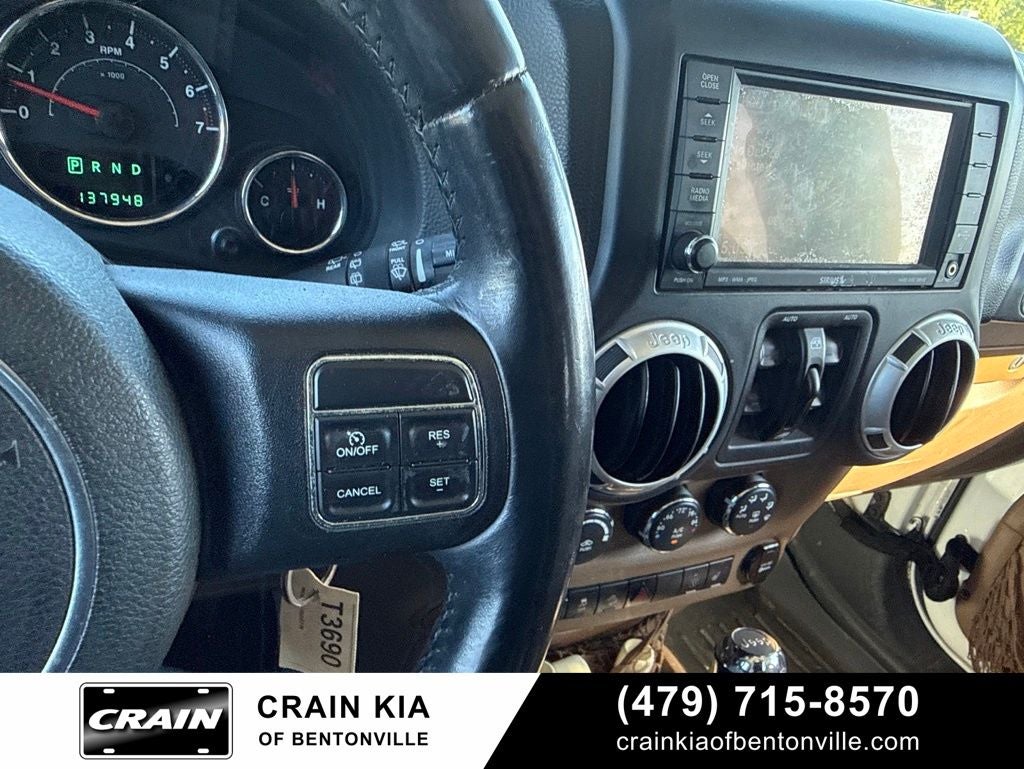 2013 Jeep Wrangler Unlimited Sahara - 4WD / CLEAN CARFAX / ONE OWNER