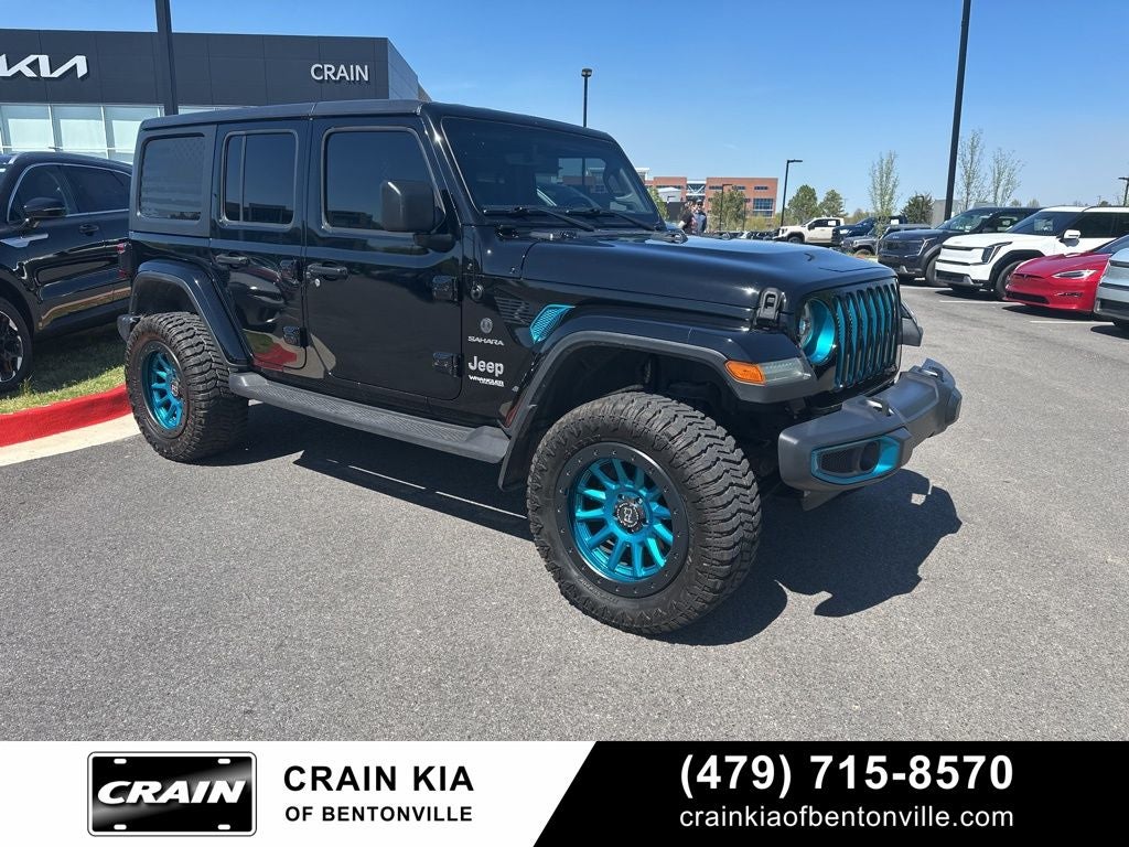 2018 Jeep Wrangler Unlimited Sahara - 4WD / ONE OWNER / LIFTED!