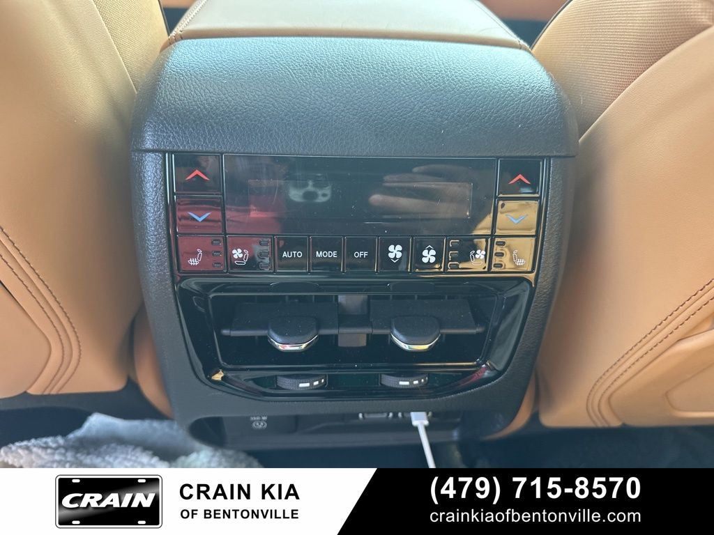 2023 Jeep Grand Cherokee L Summit - 4WD / PANORAMIC SUNROOF / ONE OWNER