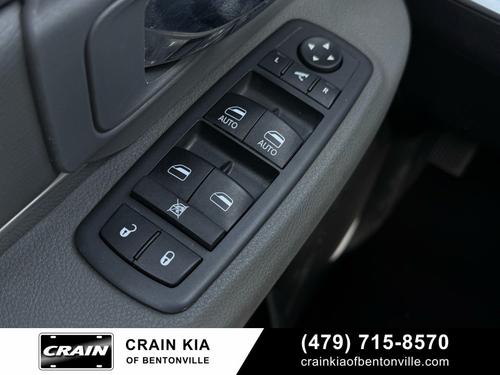 2019 RAM 1500 Classic SLT - 4WD / CLEAN CARFAX