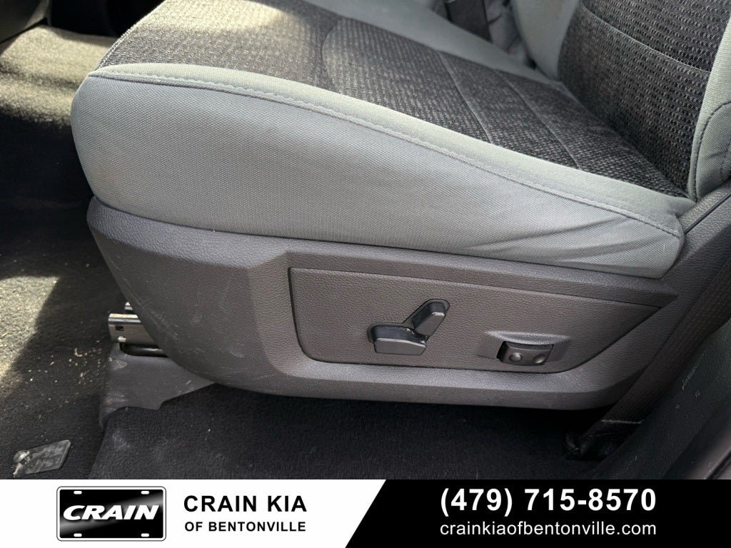 2019 RAM 1500 Classic SLT - 4WD / CLEAN CARFAX