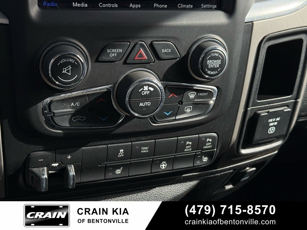 2019 RAM 1500 Classic SLT - 4WD / CLEAN CARFAX