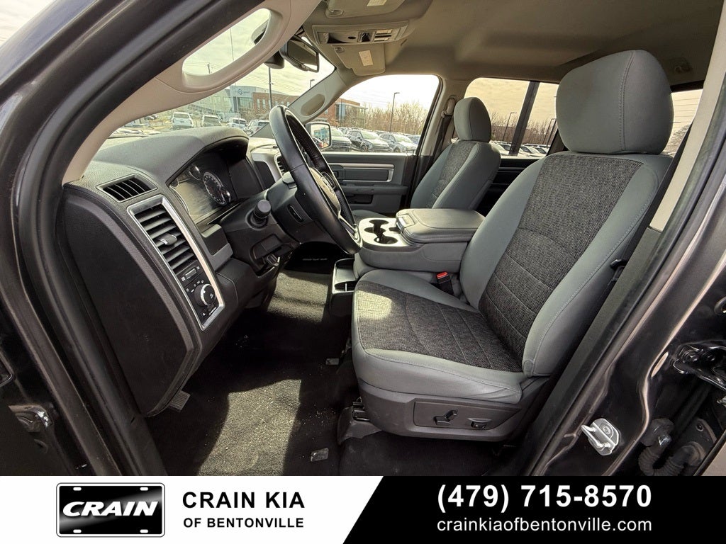 2019 RAM 1500 Classic SLT - 4WD / CLEAN CARFAX