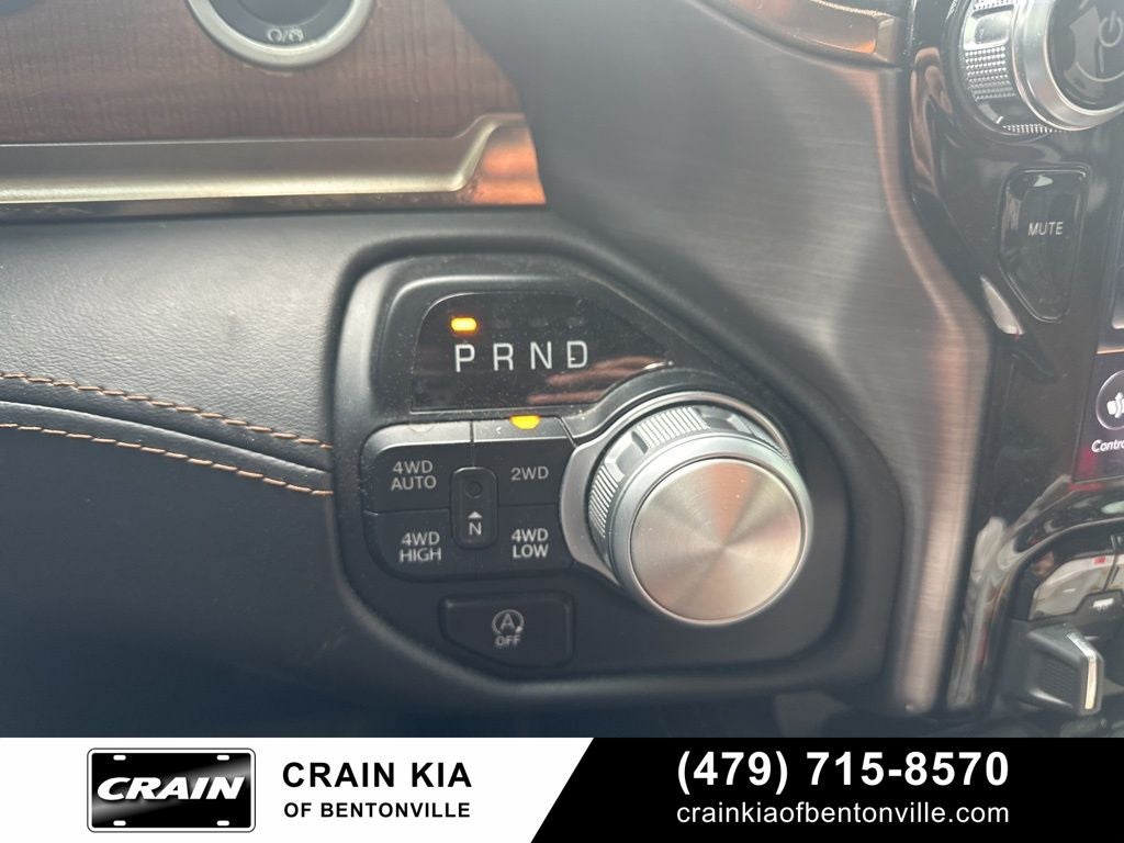 2020 RAM 1500 Laramie Longhorn - 4WD / PANORAMIC SUNROOF / LIFTED!