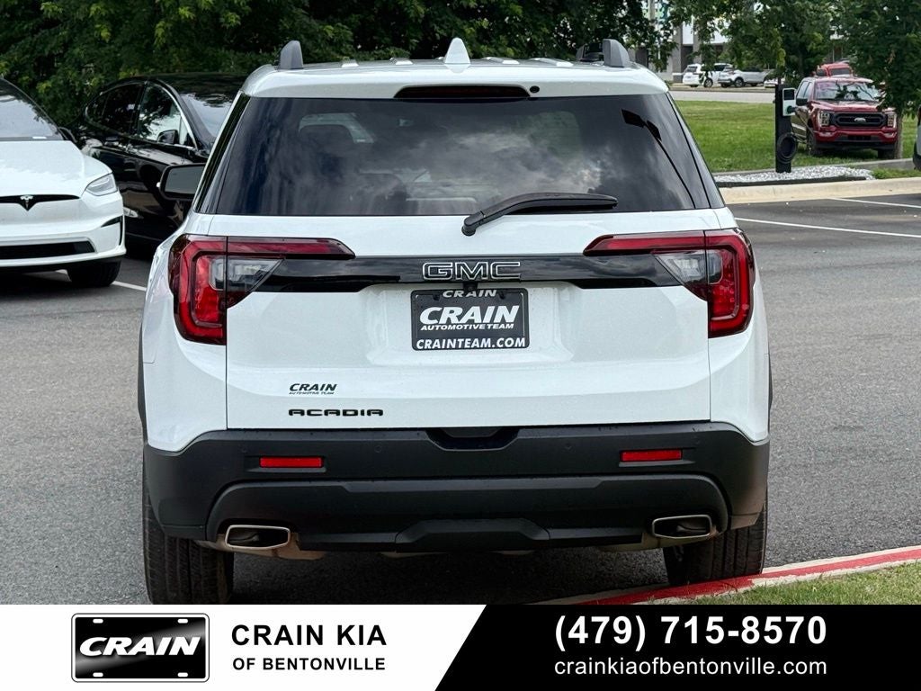 2023 GMC Acadia SLT - CLEAN CARFAX / ONE OWNER