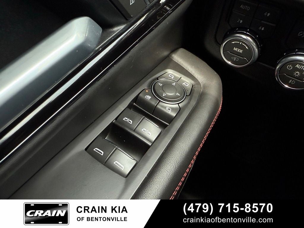 2026 GMC Yukon AT4 Ultimate - 4WD / PANORAMIC SUNROOF / ONE OWNER