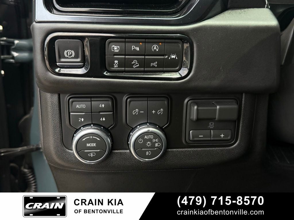 2026 GMC Yukon AT4 Ultimate - 4WD / PANORAMIC SUNROOF / ONE OWNER