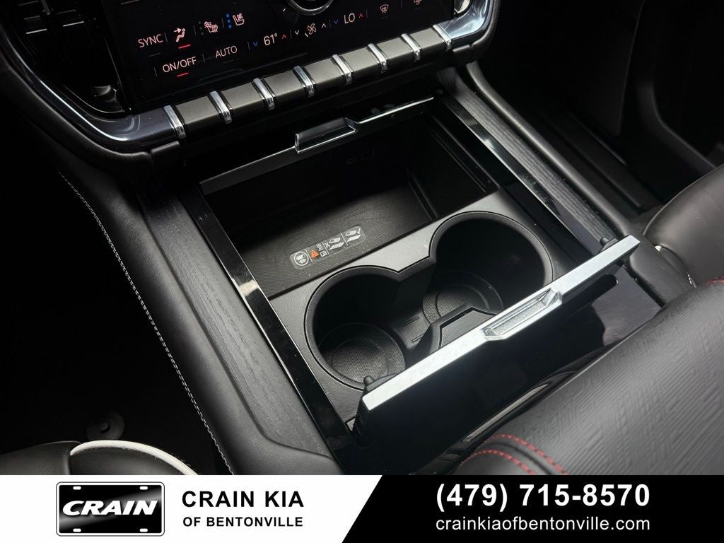 2026 GMC Yukon AT4 Ultimate - 4WD / PANORAMIC SUNROOF / ONE OWNER