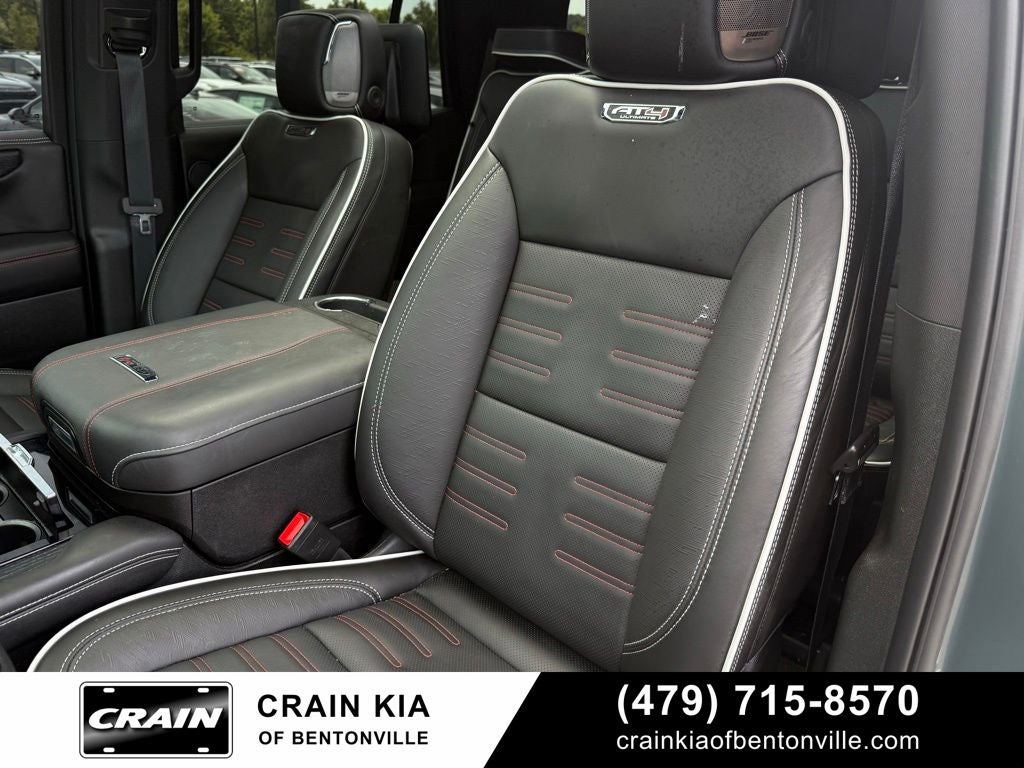 2026 GMC Yukon AT4 Ultimate - 4WD / PANORAMIC SUNROOF / ONE OWNER