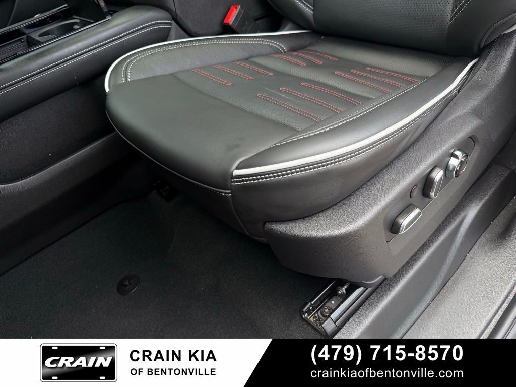2026 GMC Yukon AT4 Ultimate - 4WD / PANORAMIC SUNROOF / ONE OWNER