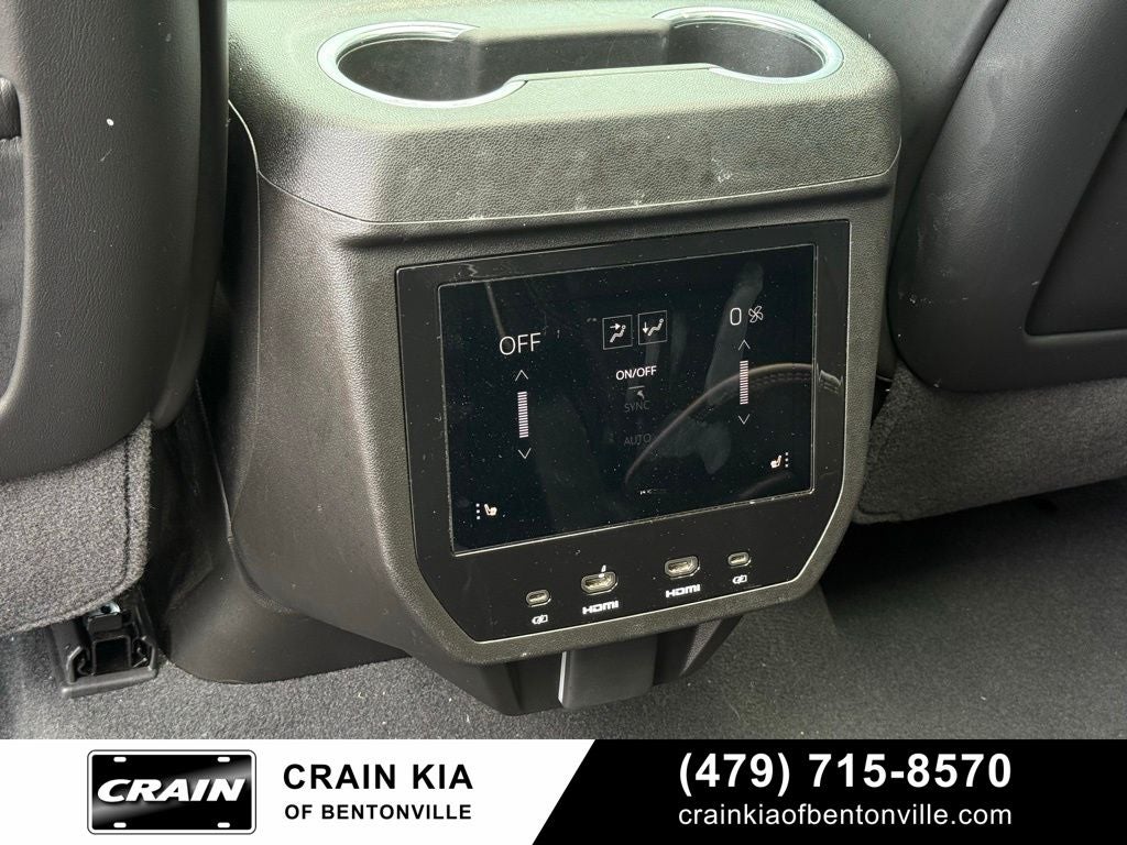 2026 GMC Yukon AT4 Ultimate - 4WD / PANORAMIC SUNROOF / ONE OWNER