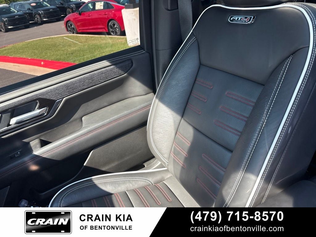 2025 GMC Yukon AT4 Ultimate - 4WD / PANORAMIC SUNROOF / ONE OWNER