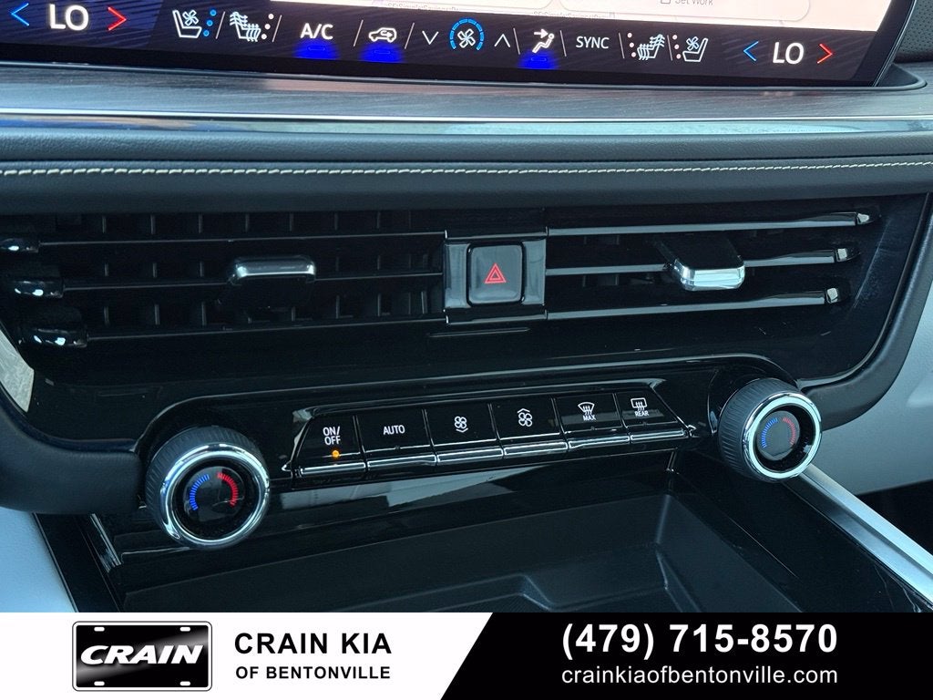 2025 Chevrolet Suburban Premier - 4WD / PANORAMIC SUNROOF / CLEAN CARFAX