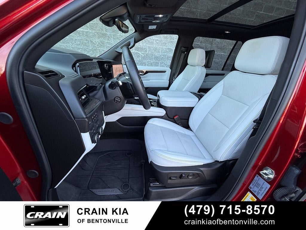 2025 Chevrolet Suburban Premier - 4WD / PANORAMIC SUNROOF / CLEAN CARFAX