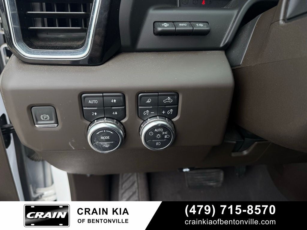 2024 GMC Sierra 3500HD Denali - 4WD / SUNROOF / ONE OWNER