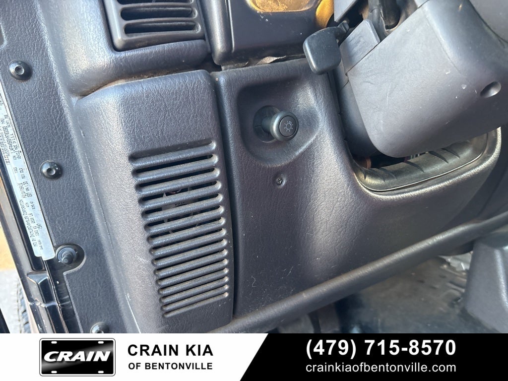 2000 Jeep Wrangler Sport - 4WD / CLEAN CARFAX
