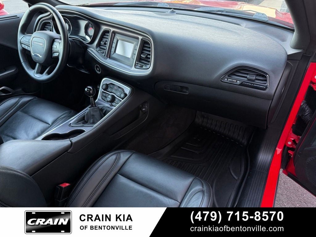 2017 Dodge Challenger R/T - CLEAN CARFAX / SUNROOF