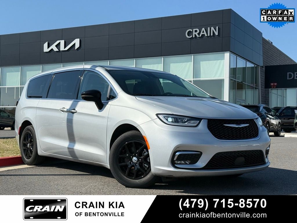 2024 Chrysler Pacifica Touring L - CLEAN CARFAX / ONE OWNER