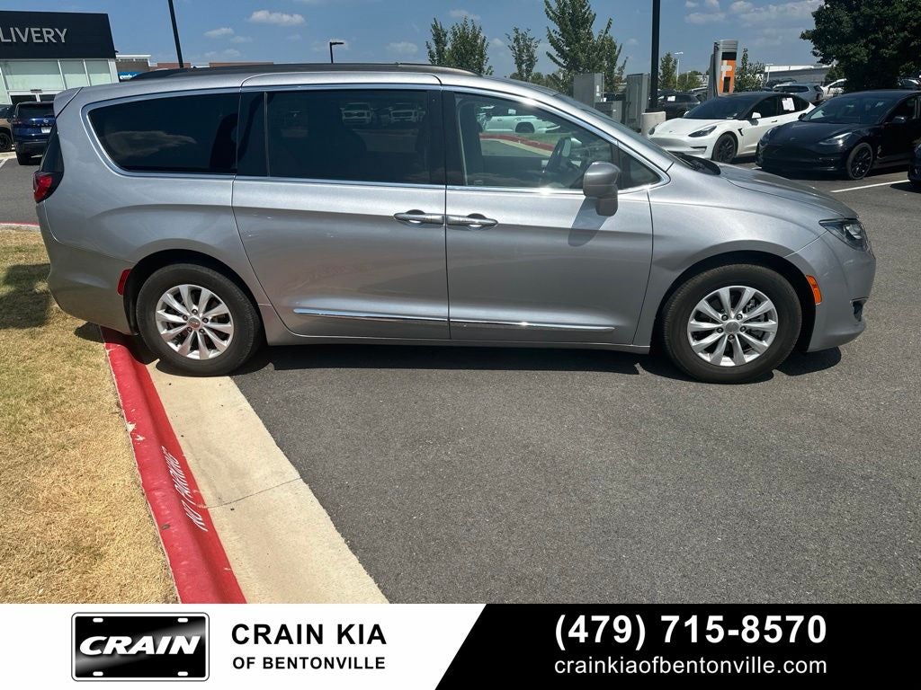 2017 Chrysler Pacifica Touring L