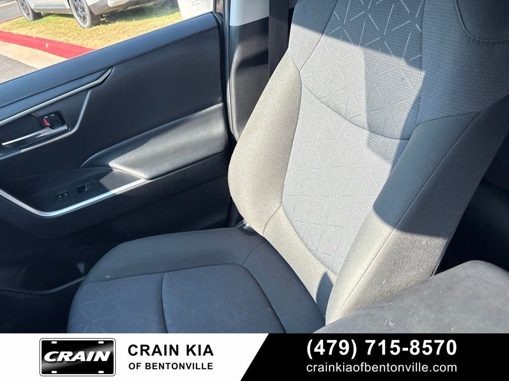 2022 Toyota RAV4 XLE - AWD / CLEAN CARFAX