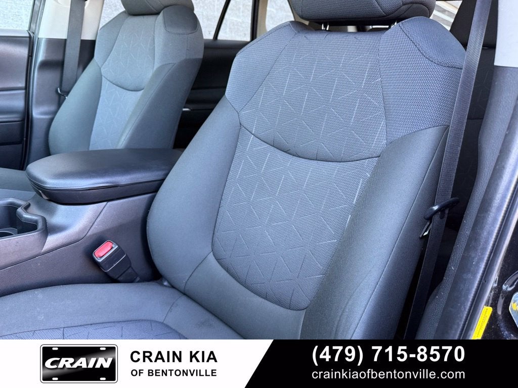 2022 Toyota RAV4 XLE - AWD / CLEAN CARFAX