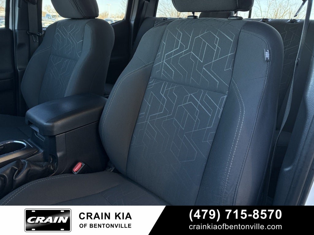 2017 Toyota Tacoma SR V6 - 4WD / LIFTED! / CLEAN CARFAX