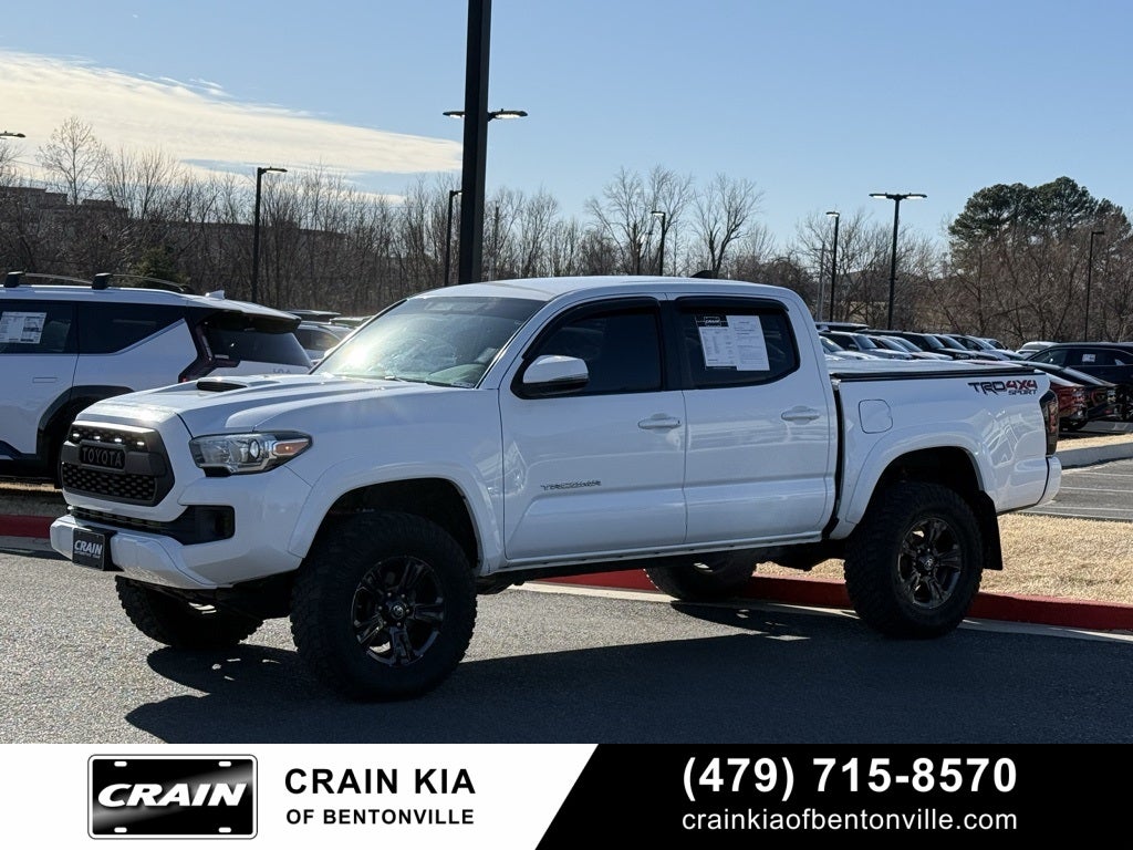 2017 Toyota Tacoma SR V6 - 4WD / LIFTED! / CLEAN CARFAX