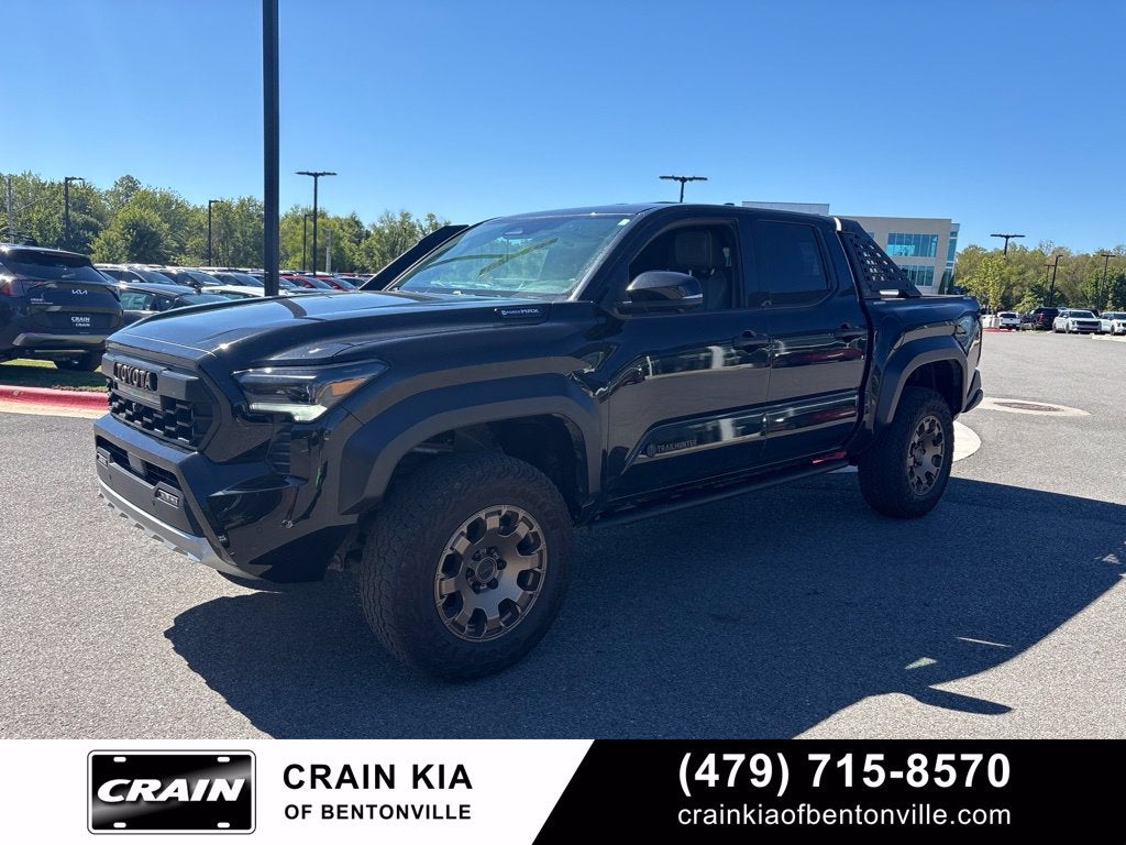 2025 Toyota Tacoma Hybrid Trailhunter - 4WD / CLEAN CARFAX / ONE OWNER