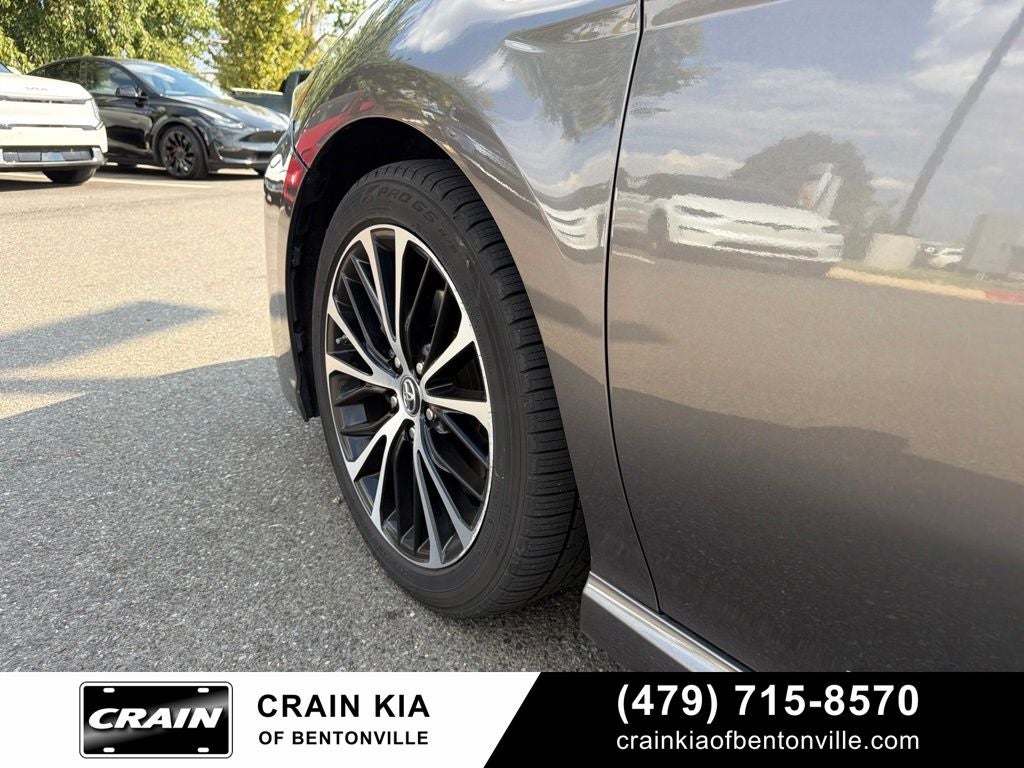 2019 Toyota Camry SE - SUNROOF / CLEAN CARFAX