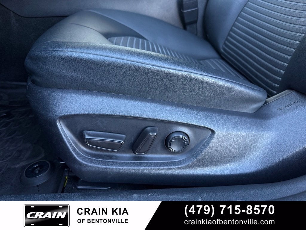 2019 Toyota Camry SE - SUNROOF / CLEAN CARFAX