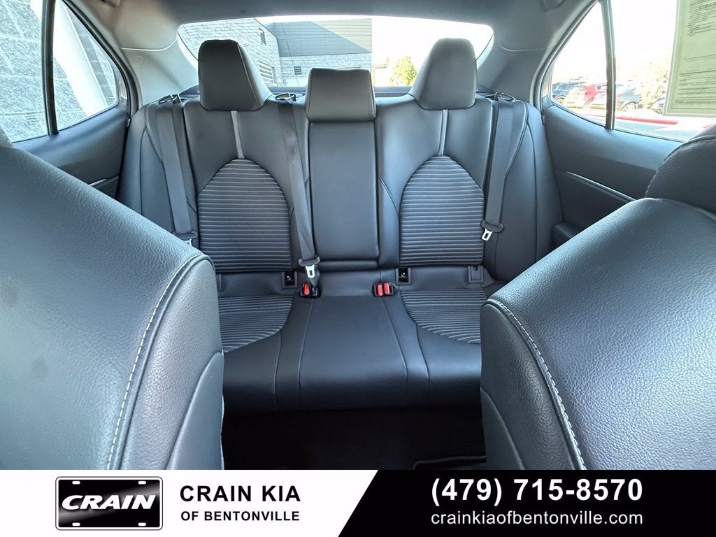 2019 Toyota Camry SE - SUNROOF / CLEAN CARFAX