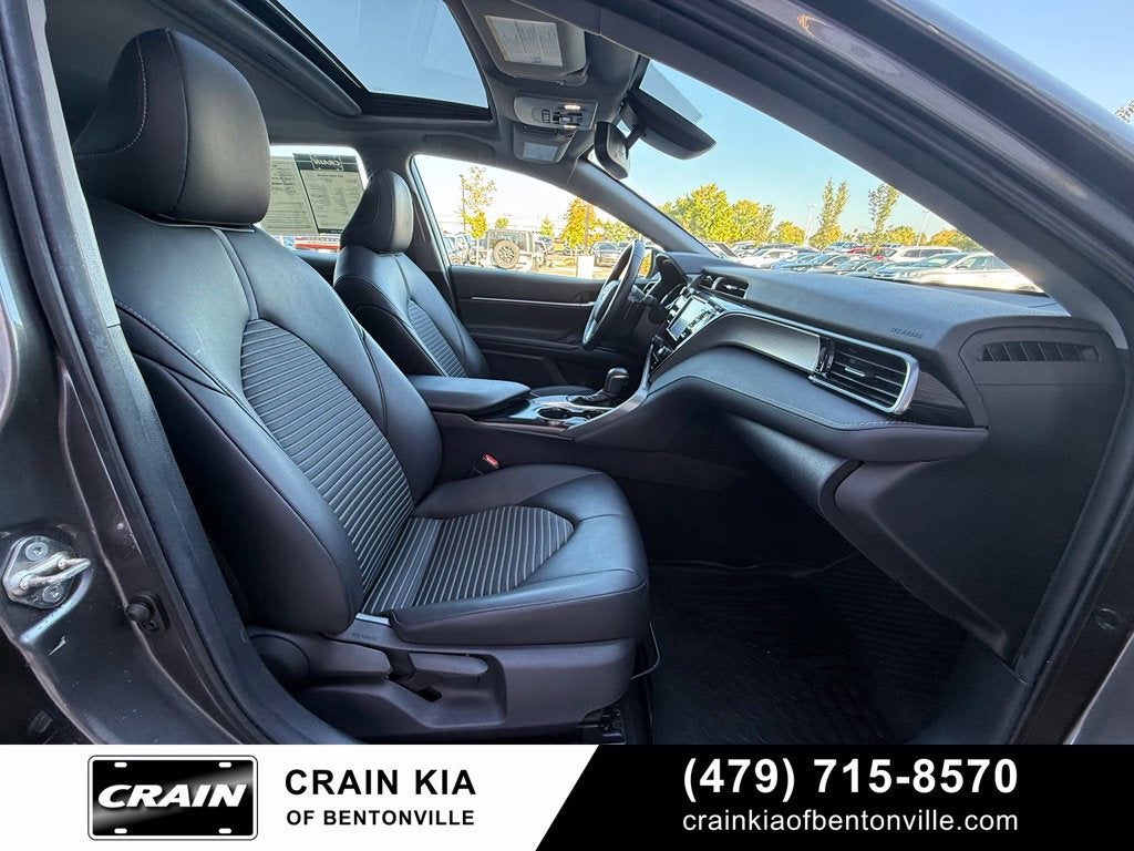 2019 Toyota Camry SE - SUNROOF / CLEAN CARFAX