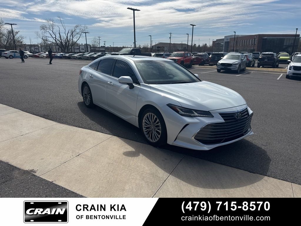 2022 Toyota Avalon Hybrid Limited - SUNROOF / CLEAN CARFAX