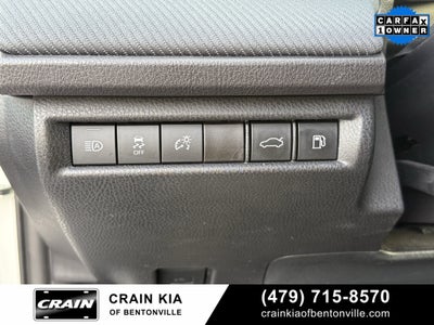 2025 Toyota Camry SE - CLEAN CARFAX / ONE OWNER