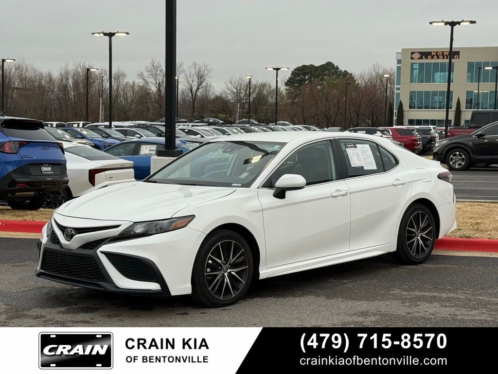 2024 Toyota Camry SE - CLEAN CARFAX / ONE OWNER