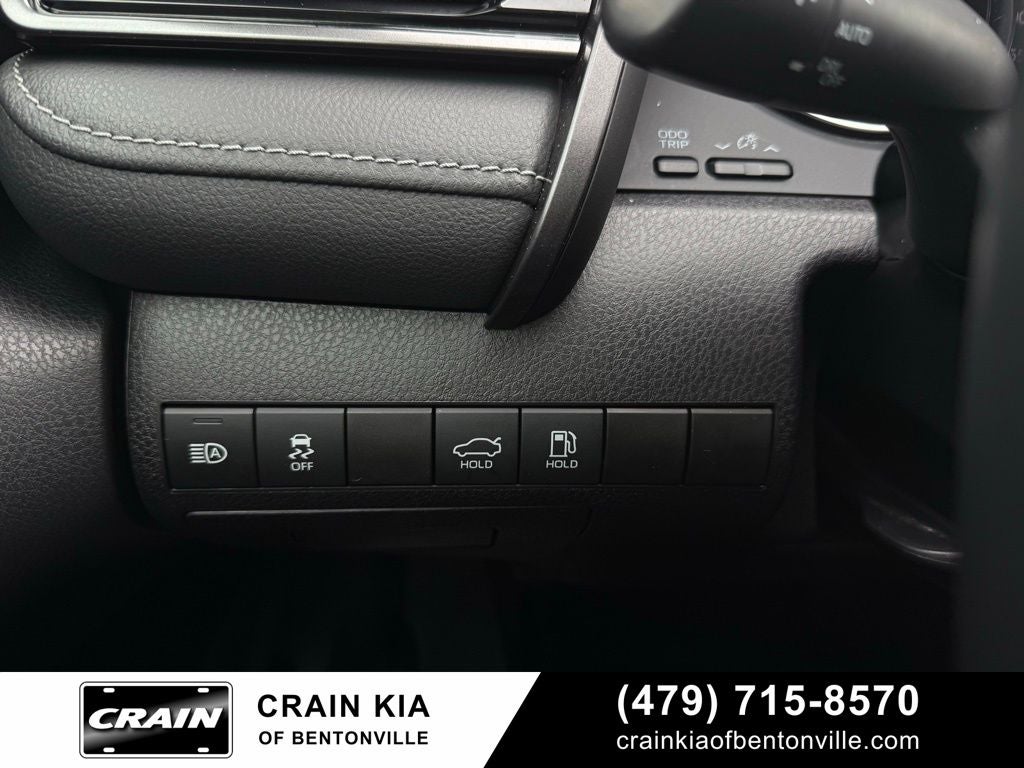 2020 Toyota Camry SE - CLEAN CARFAX / ONE OWNER