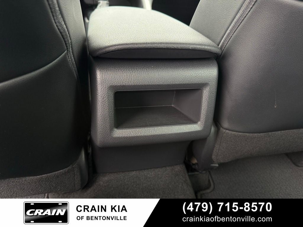 2020 Toyota Camry SE - CLEAN CARFAX / ONE OWNER