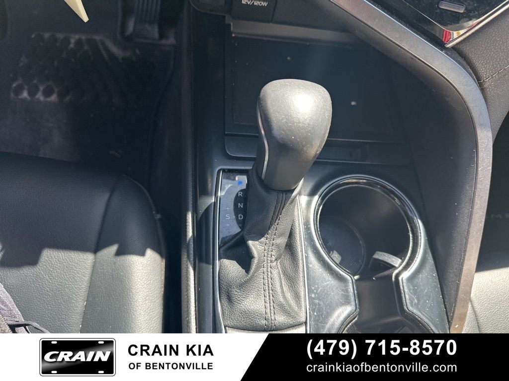 2020 Toyota Camry SE - CLEAN CARFAX / ONE OWNER