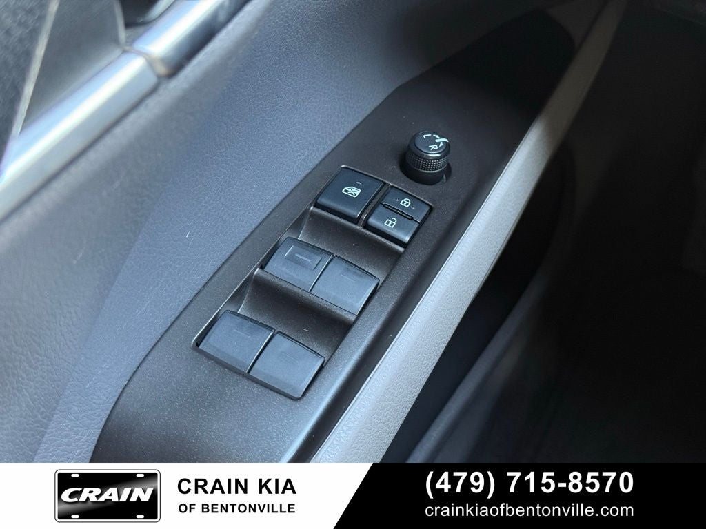 2022 Toyota Camry SE - CLEAN CARFAX / ONE OWNER