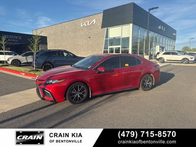 2022 Toyota Camry SE - CLEAN CARFAX / ONE OWNER