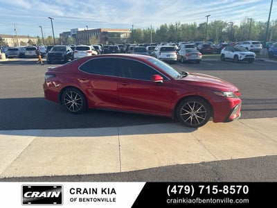 2022 Toyota Camry SE - CLEAN CARFAX / ONE OWNER