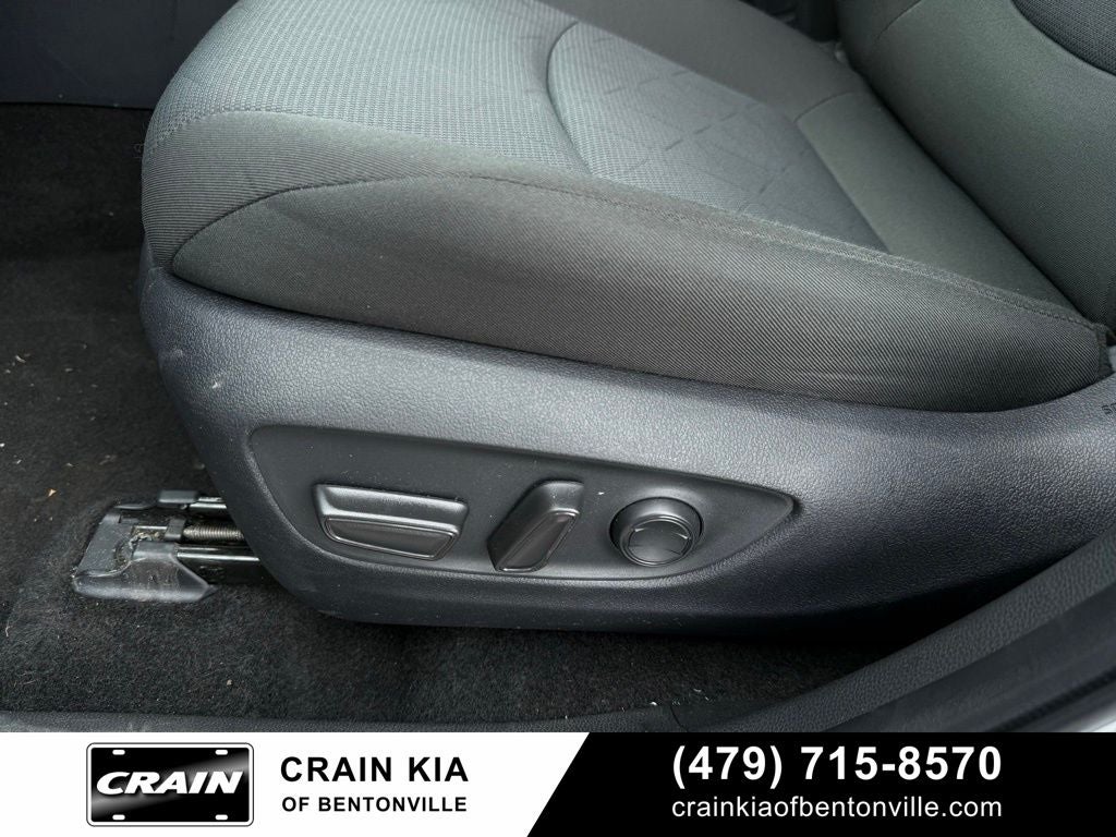 2025 Toyota RAV4 Hybrid XLE - AWD / CLEAN CARFAX / ONE OWNER