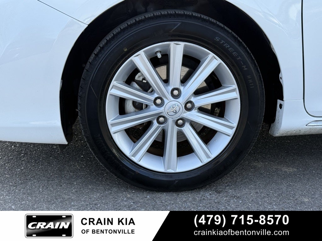 2014 Toyota Camry XLE - SUNROOF