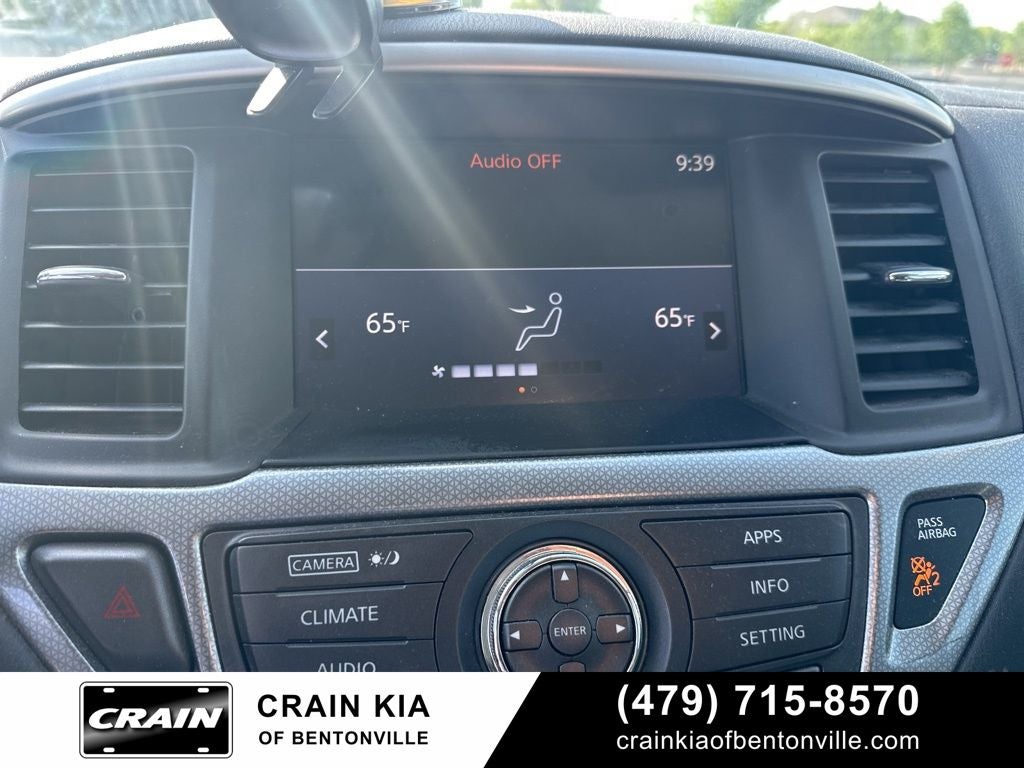 2017 Nissan Pathfinder SL - 4WD / LEATHER