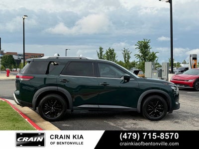 2022 Nissan Pathfinder SL - 4WD / CLEAN CARFAX